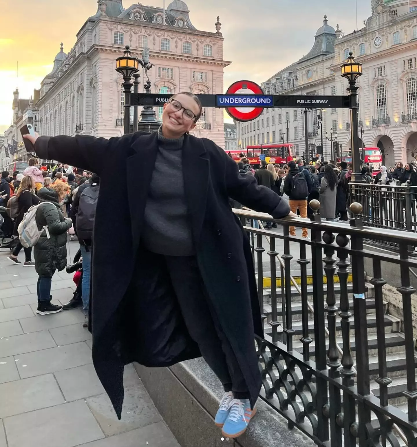 The 24-year-old, who was diagnosed with EDS as a teenager, doesn't always need to rely on a wheelchair (Instagram/@henry_ellie)