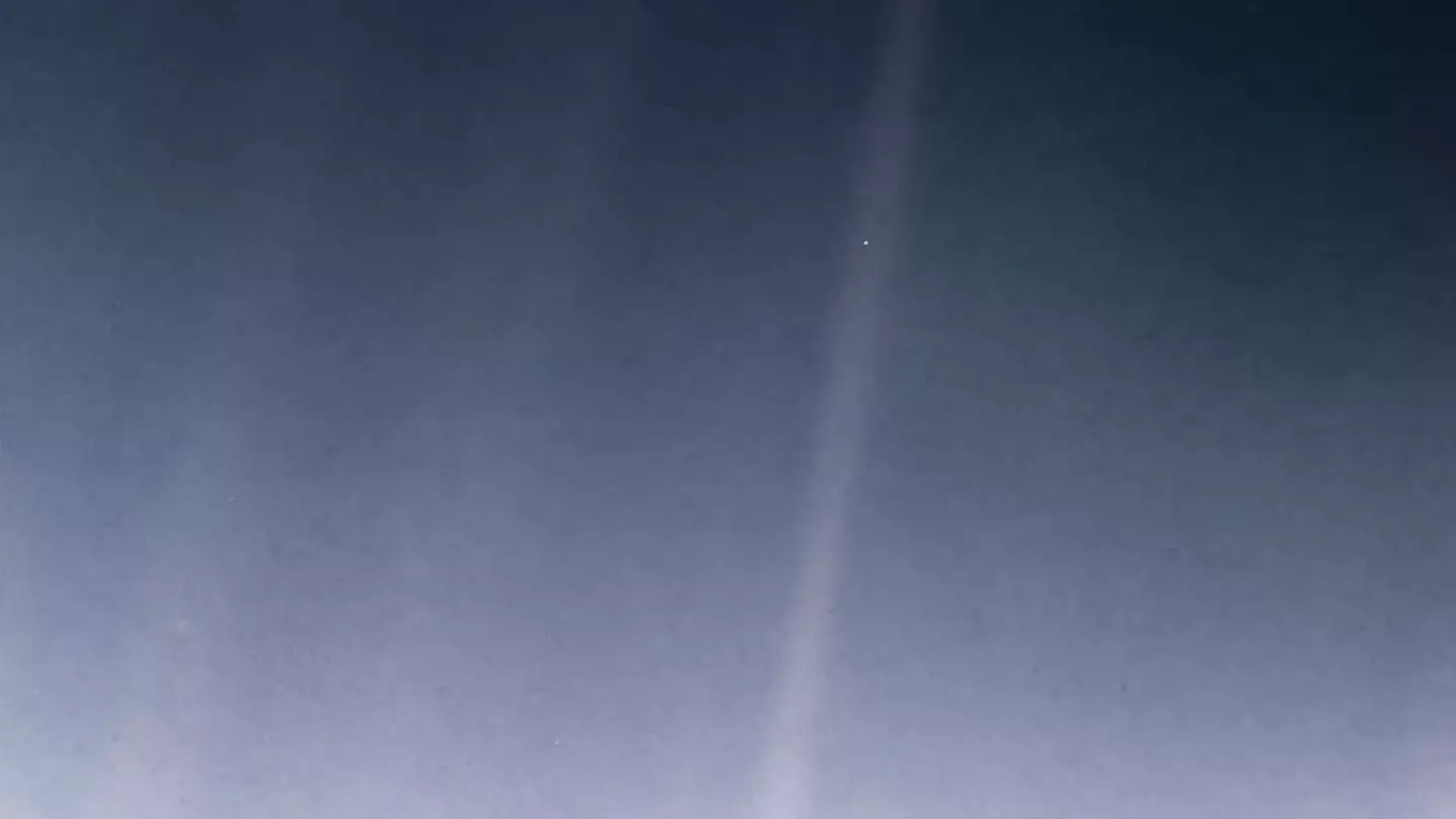 The image was released in 14 February 1990 (NASA/JPL-Caltech)