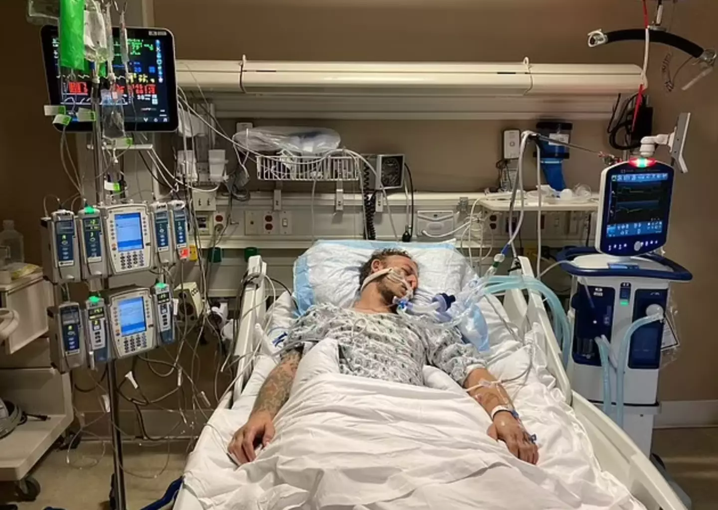 However the 36-year-old began to show signs of life as he was prepared for transplantation (Hoover Rhorer Family)