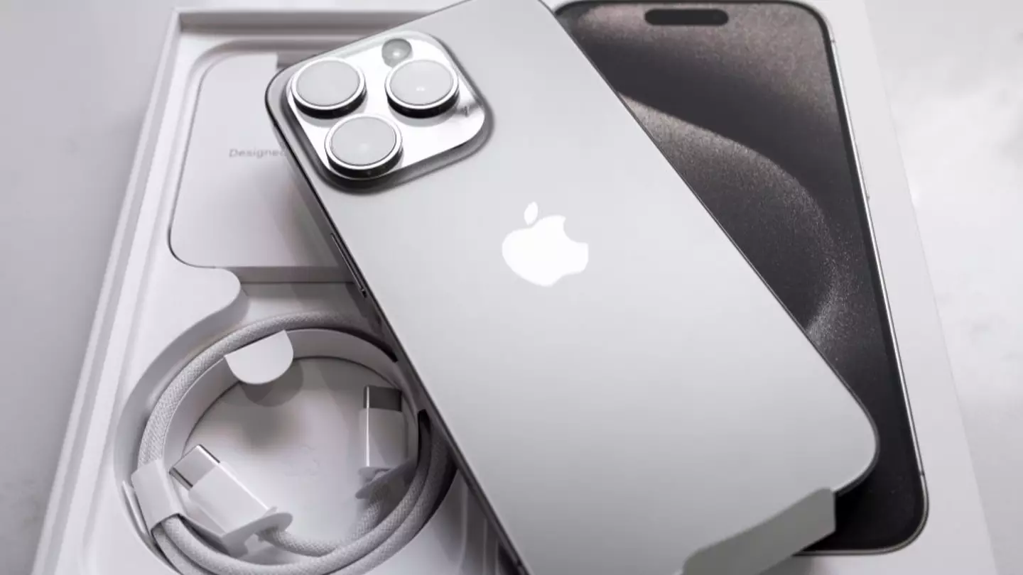 Brits warned over extortionate ‘new price of iPhones’ following Trump tariffs