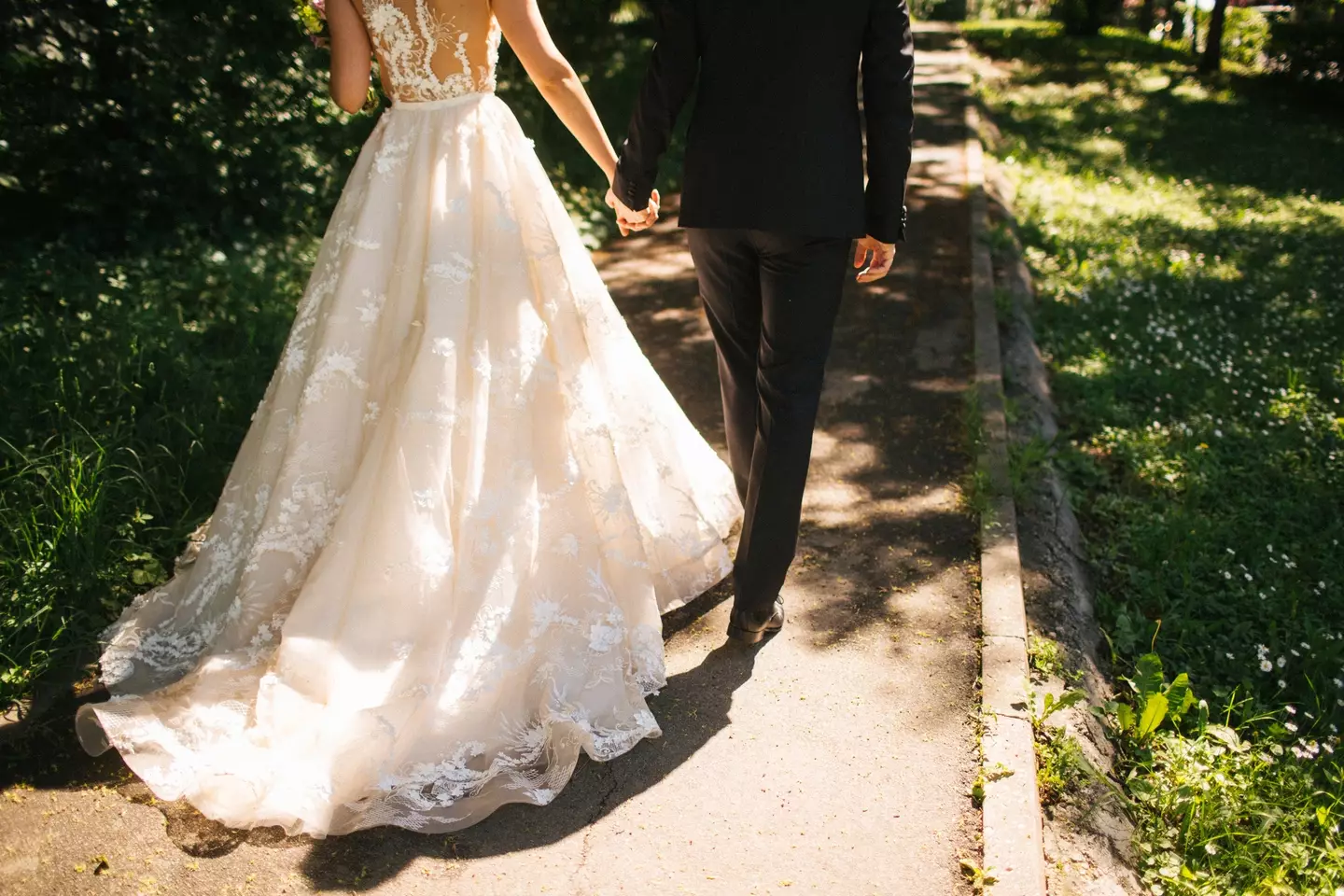 The bride was appalled by what she saw when she unwrapped the gift. (Getty Stock Image)