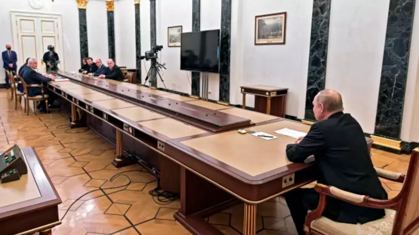 Former Soldier Explains Why Putin Was Sitting At End Of Table In Viral Photo