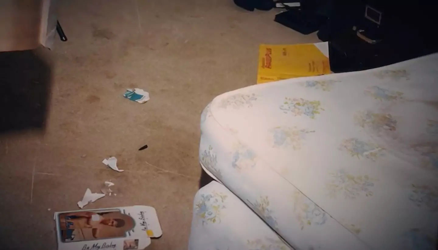 Shocking crime scene photos show inside Jeffrey Dahmer's apartment.