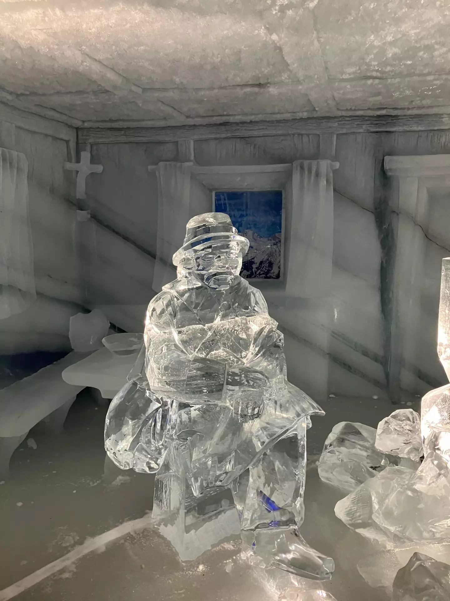 The ice cave had some amazing sculptures (LADbible)