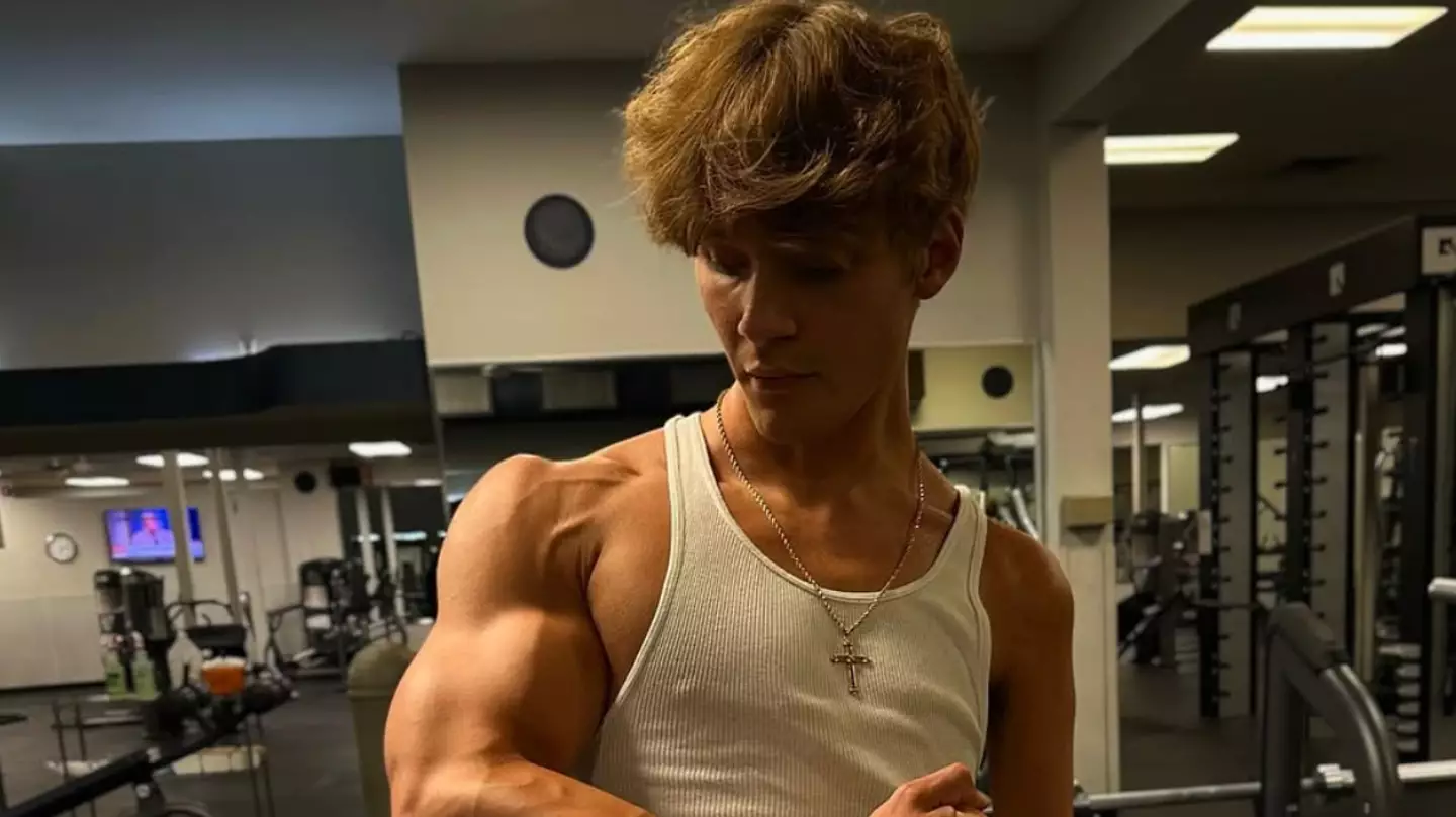 Man praised after explaining why he only works out his right arm