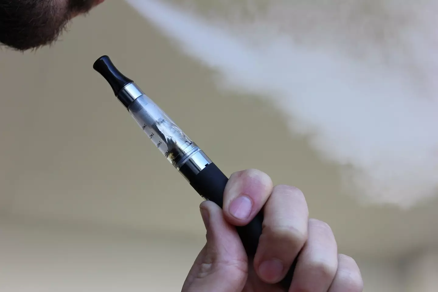 The study compared the lungs of smokers to non-smokers and vape users.