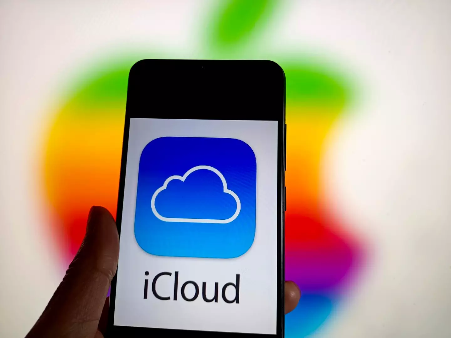 The iOS 17.6.1 did solve some issues relating to the iCloud (CFOTO/Future Publishing via Getty Images)