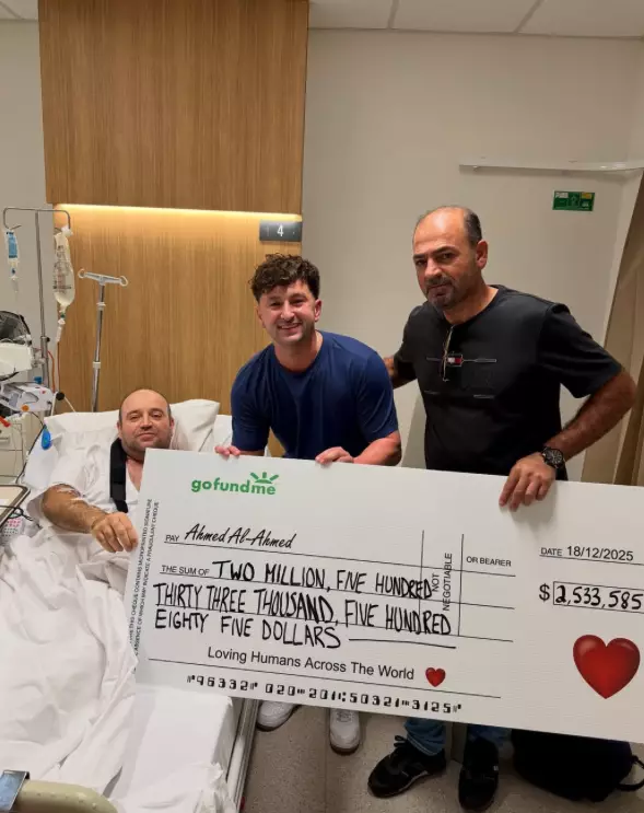 Bondi Beach hero Ahmed al Ahmed was given a donation cheque of over AU$2.5 million (Instagram/@mdmotivator)