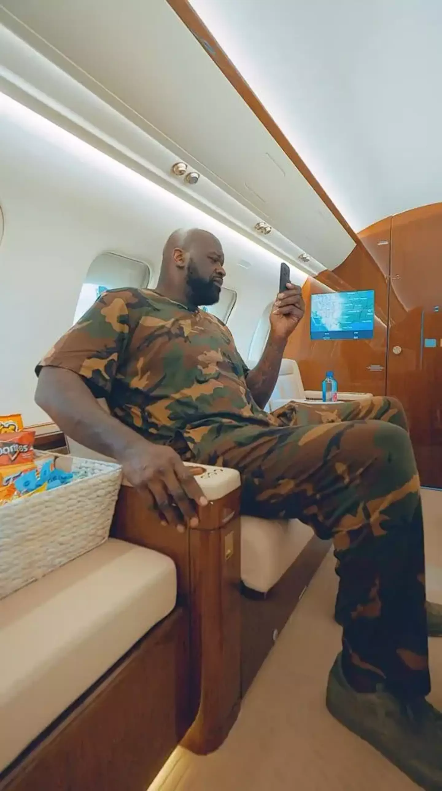 Shaq on his private jet (Instagram/masonwrightblvckbox)