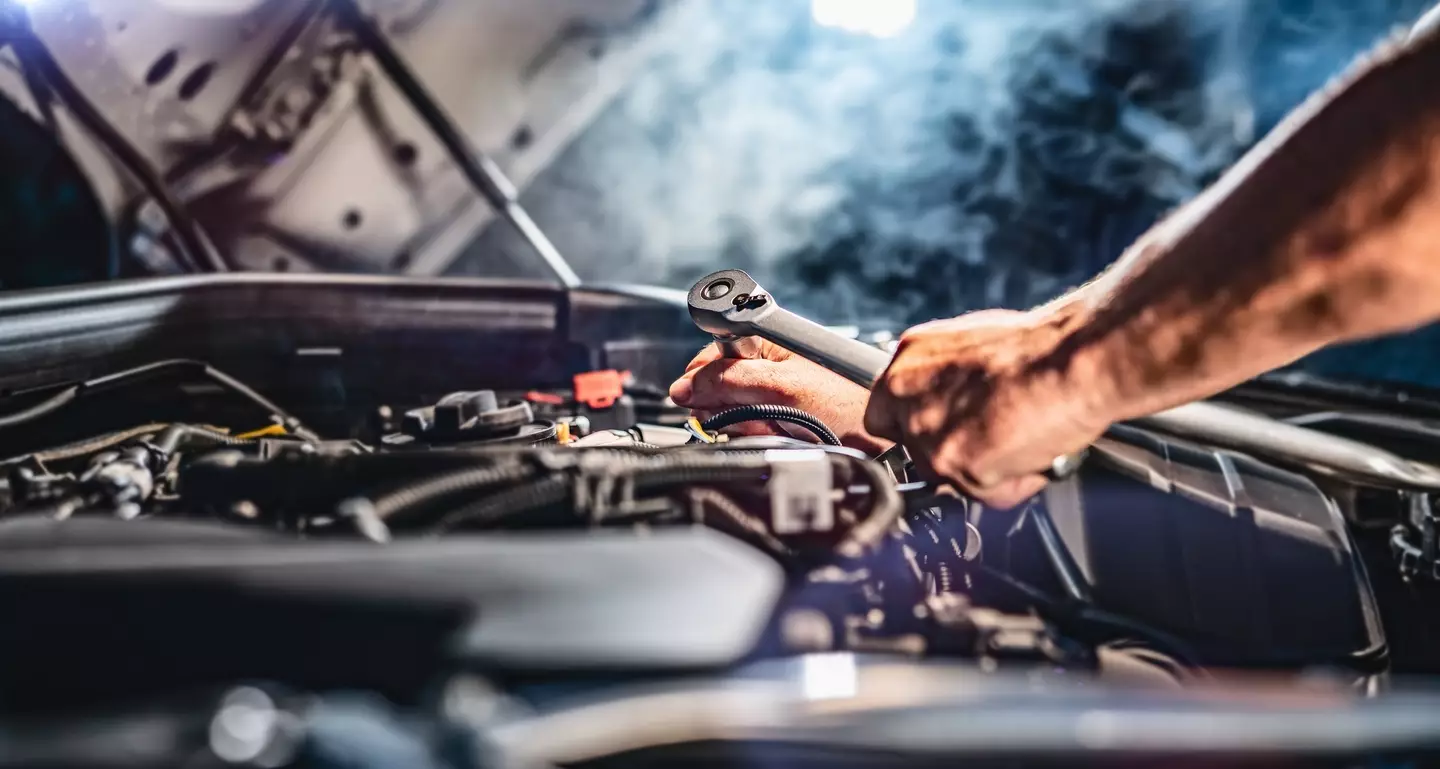 The mechanic left the woman a horrid message. (Getty Stock Photo)