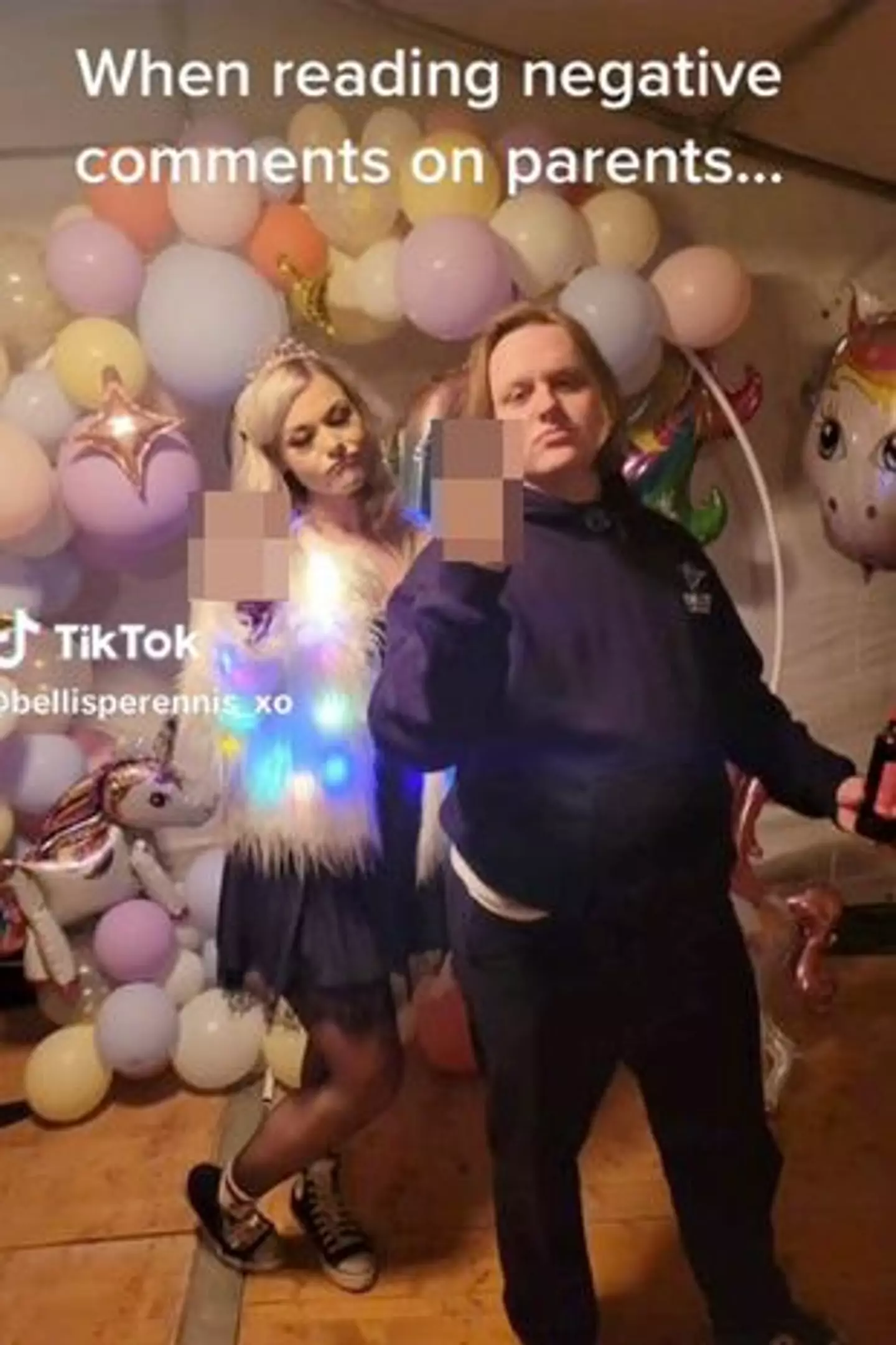 The siblings give the middle finger to the trolls.