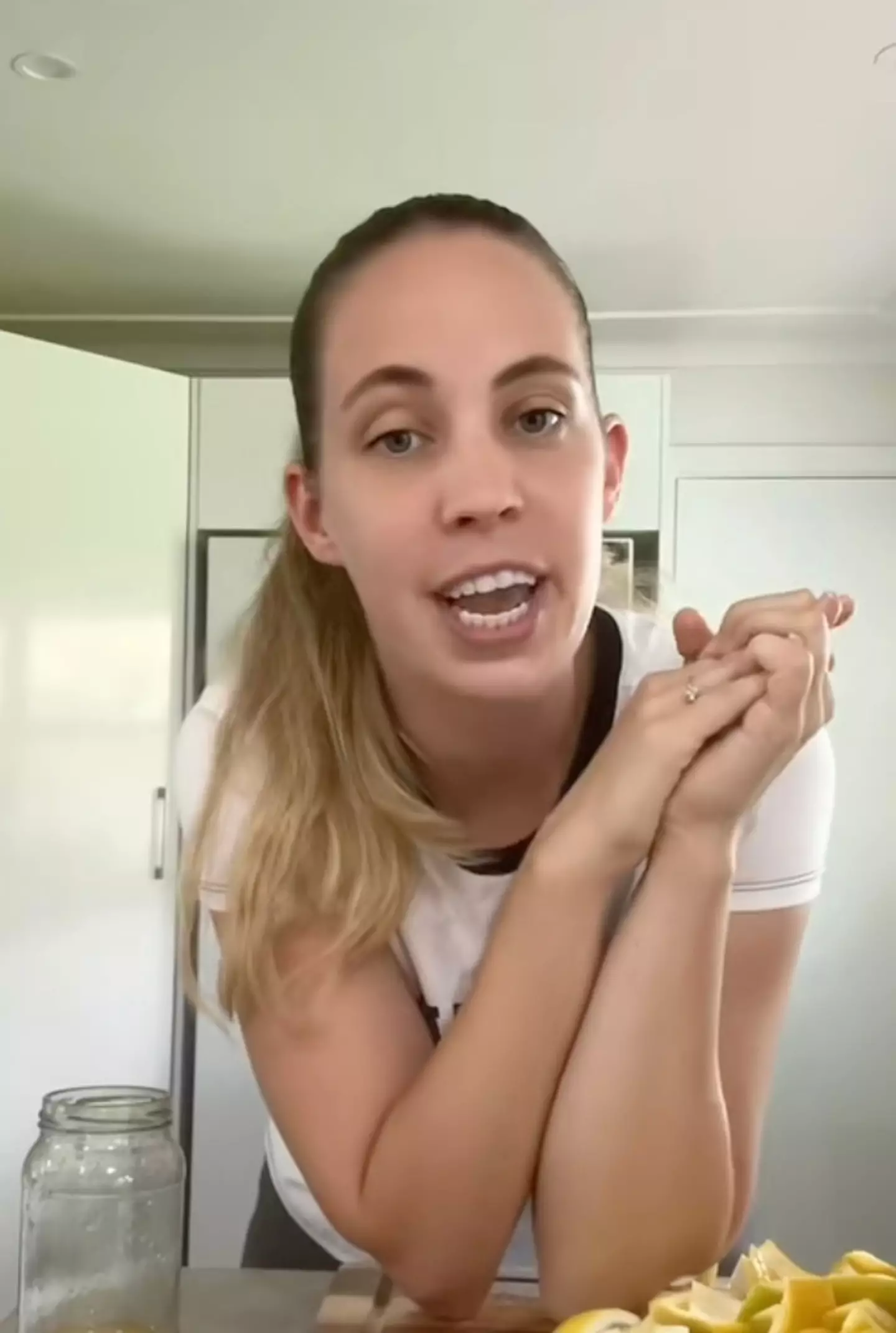 Tess revealed what symptoms she experienced before her bowel cancer diagnosis (TikTok/@thegreenthumbmum)