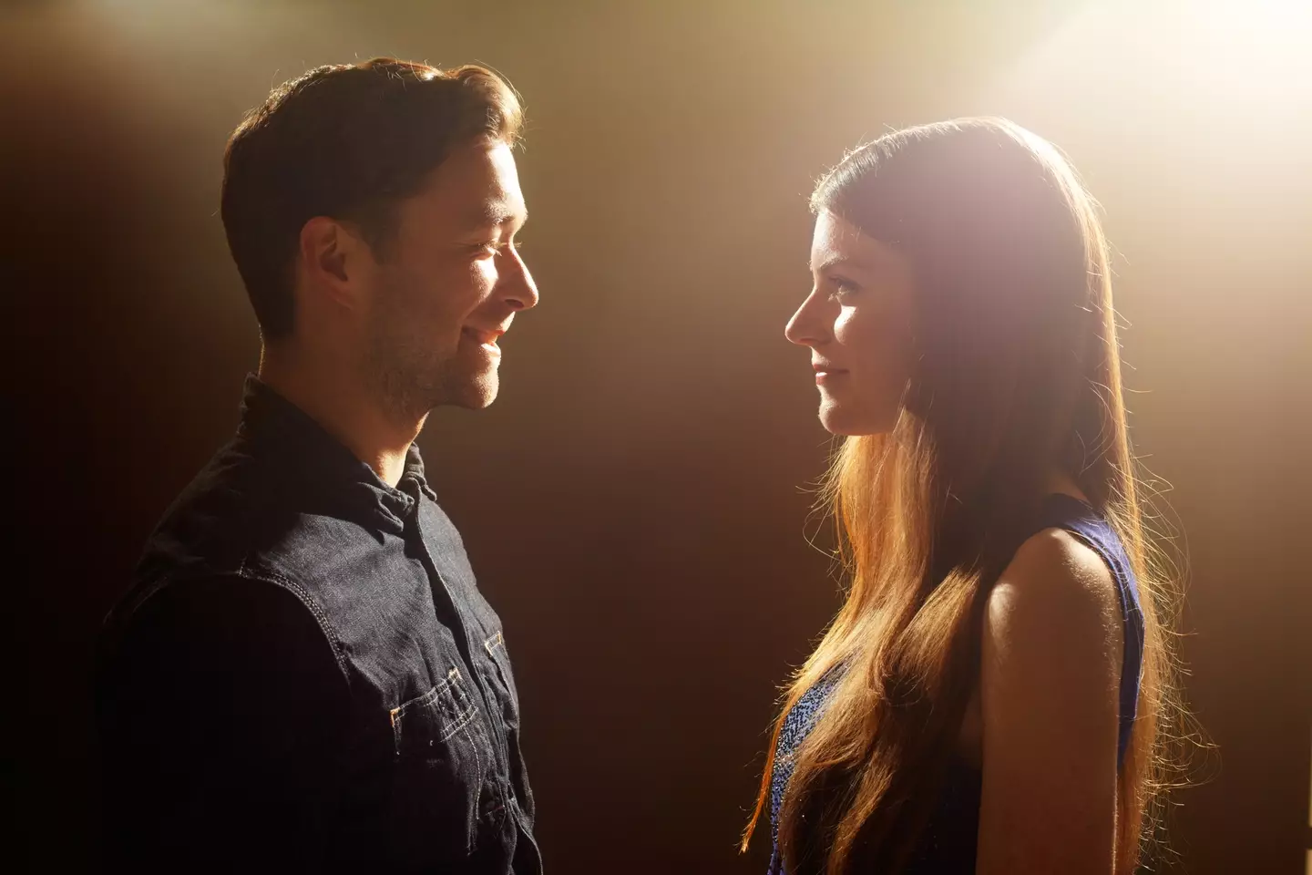 Eye contact is a tell-tale sign (Getty Stock)