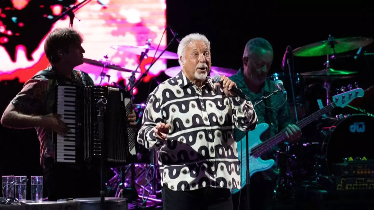Tom Jones leaves audience in tatters as he explains controversial ban of iconic hit Delilah