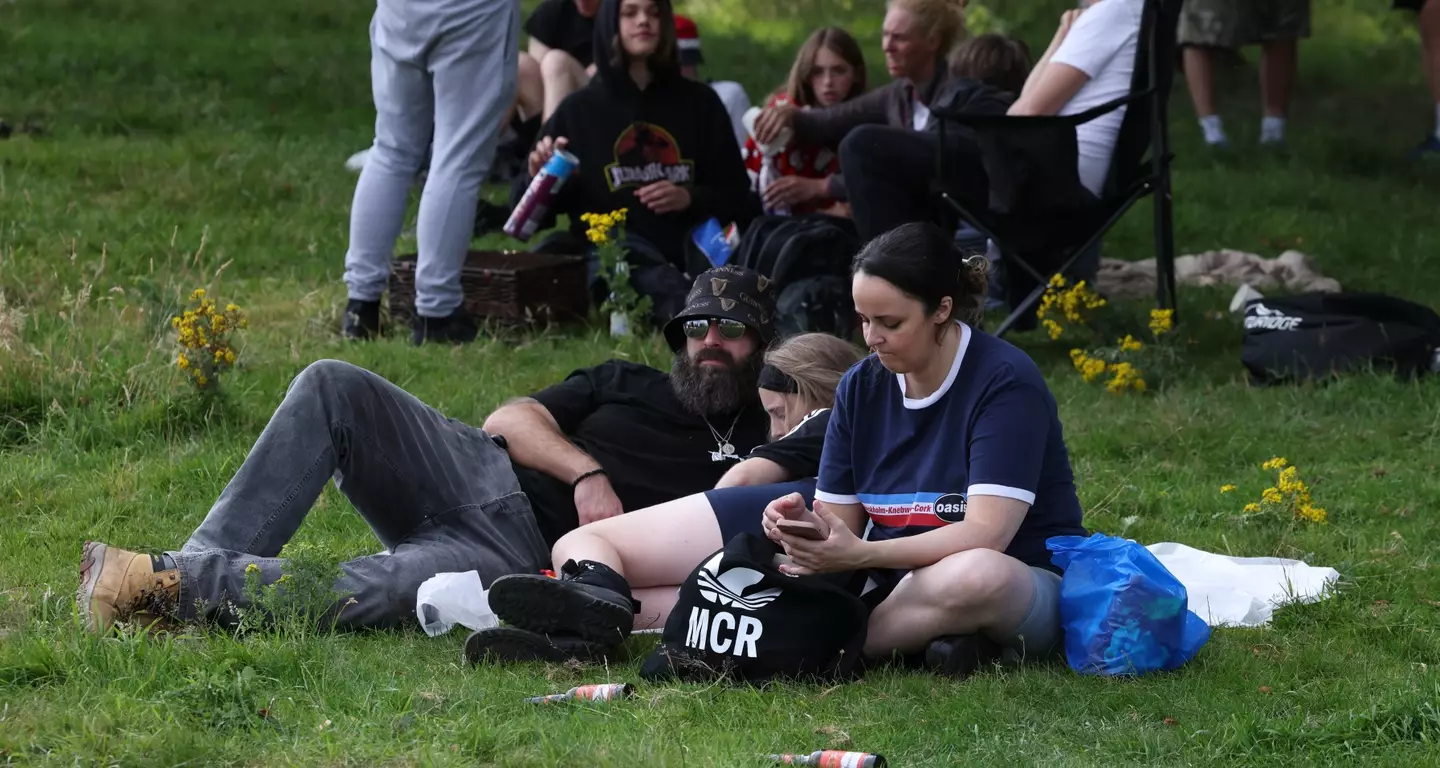 Fans in Manchester settled down for the night despite the council's warning (MEN)