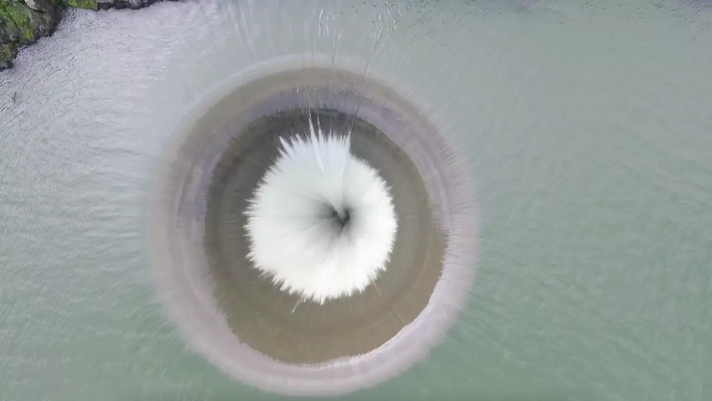 A YouTuber got a close-up look at Monticello Dam by flying their drone right above the lake's 'glory hole'.