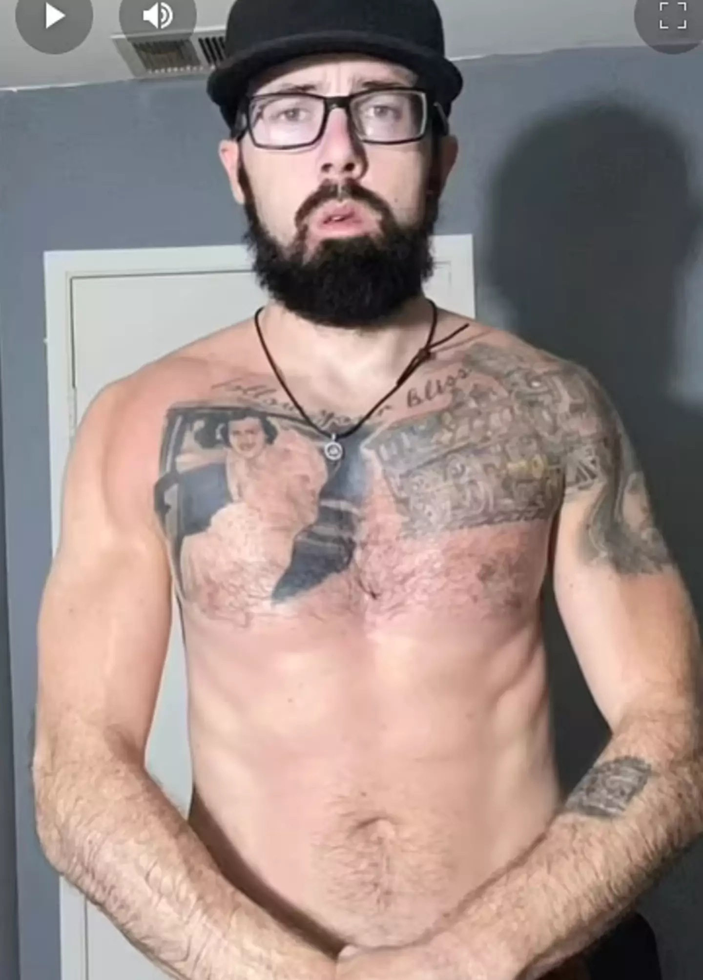 And looking considerably more swole after doing 500 push-ups (YouTube/@JacksonHunter91)