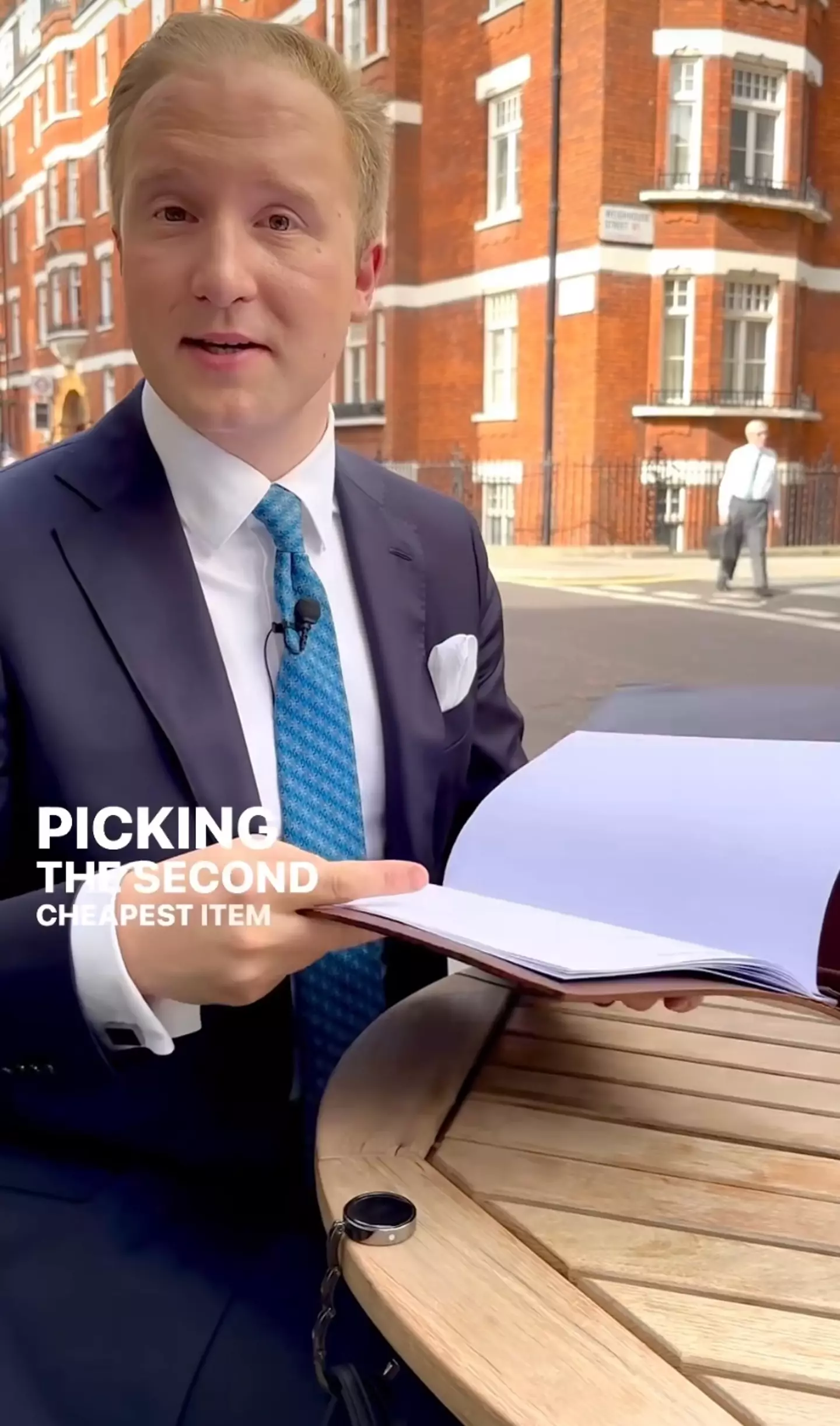 Etiquette expert William Hanson has revealed the best wine option to pick at a restaurant.