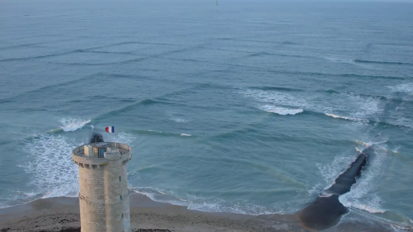 'Square Waves' That Are So Dangerous You Should Get Out Of The Sea Immediately