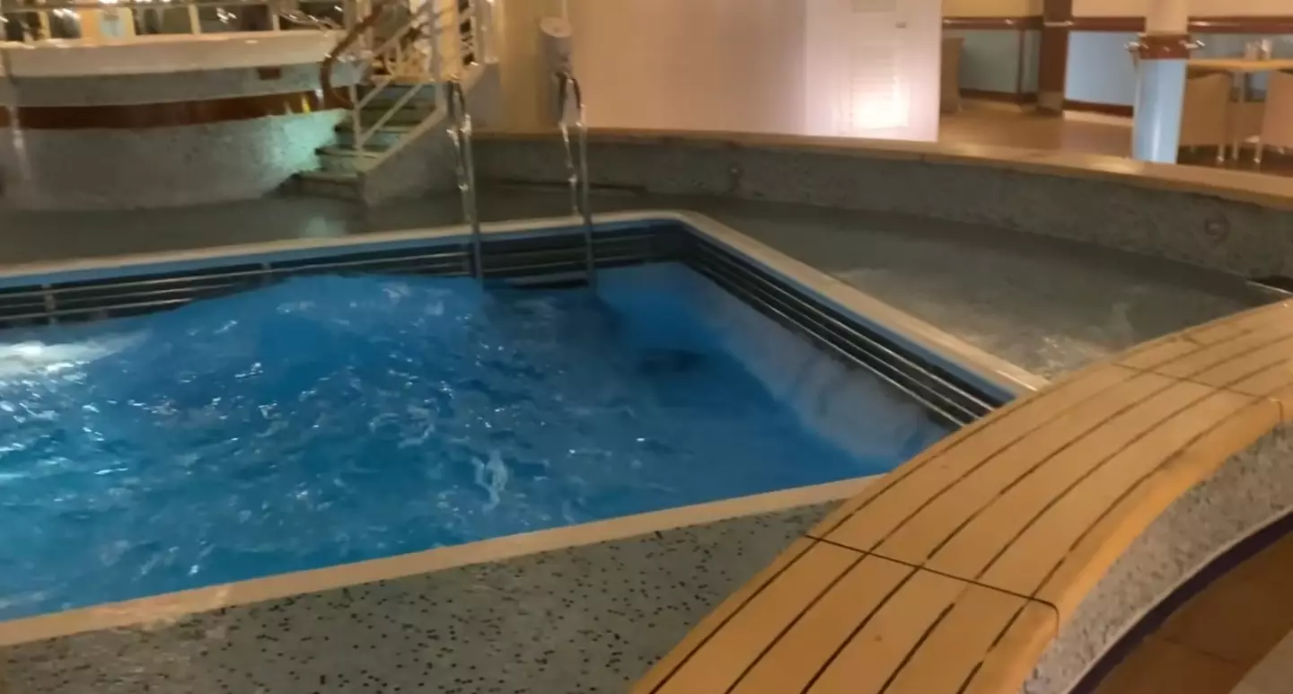 The travel vlogger showed how the indoor pools were overflowing.