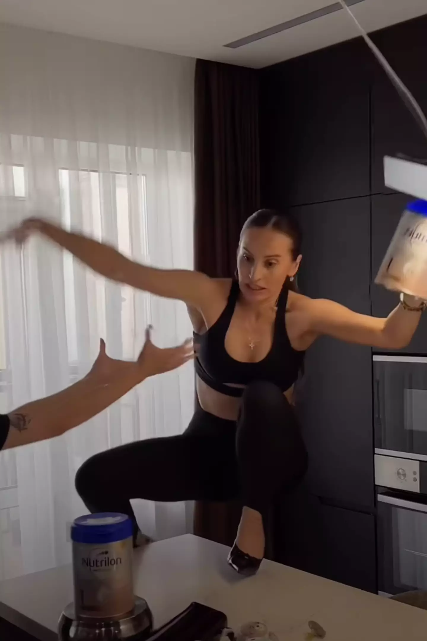 She ended up breaking her spine (Instagram/mariana_vasiuc)