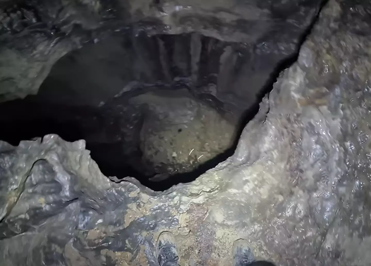 Cave explorers have to rely on insane leap of faith to cover massive chasm below 2 I don't want to think about falling down that. (YouTube/ActionAdventureTwins)