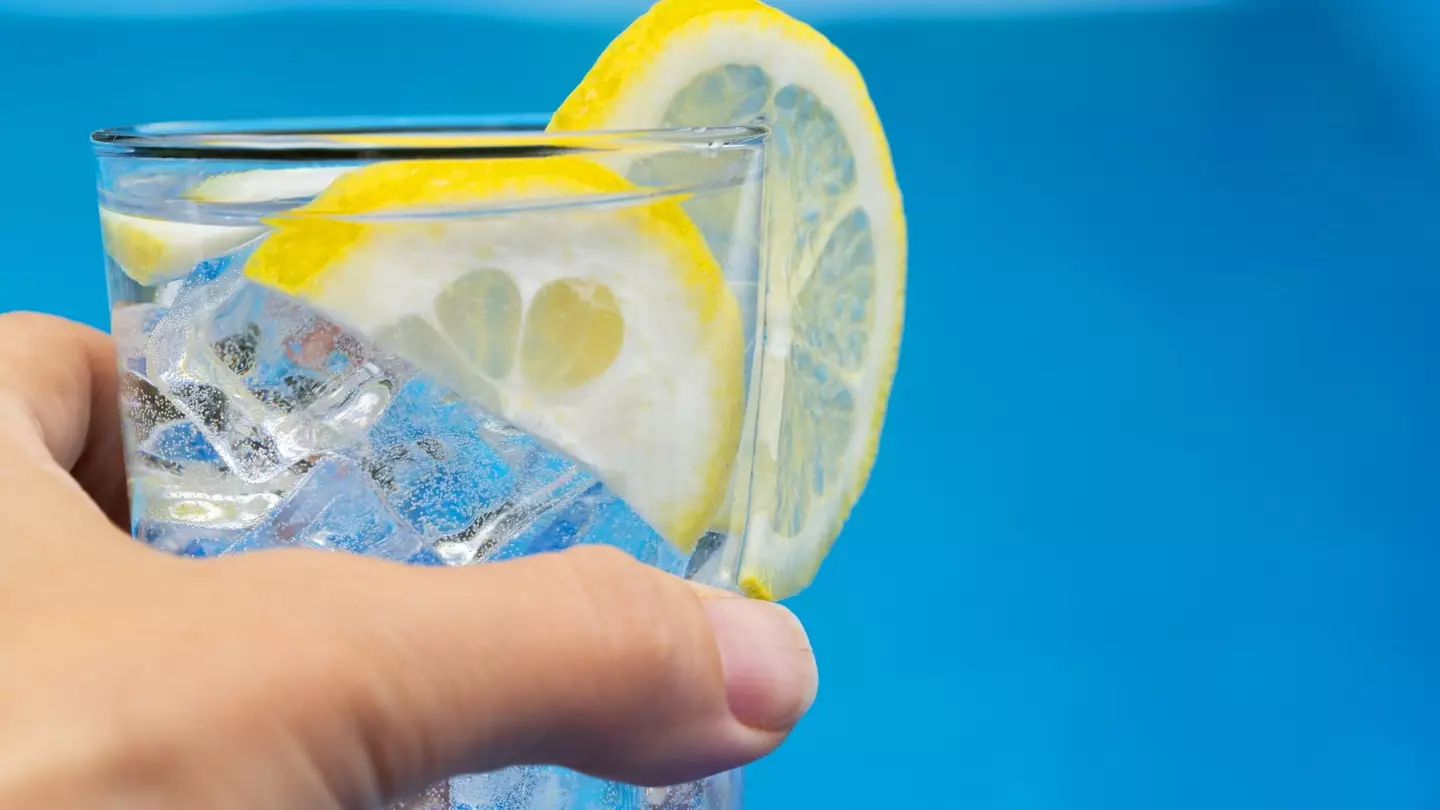 Dentist explains why he never drinks sparkling water