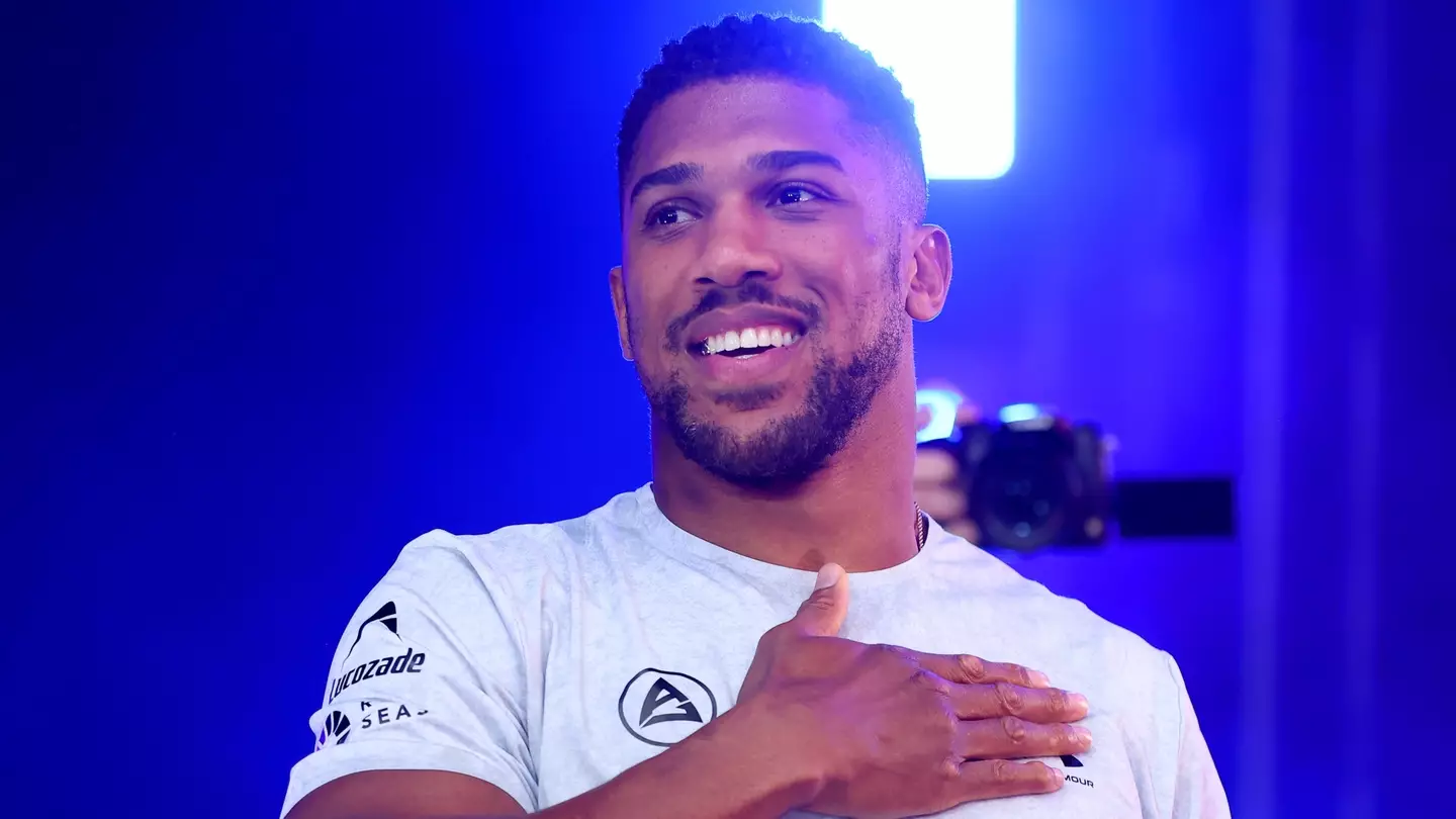 Anthony Joshua reignites Tyson Fury feud with brutal dig