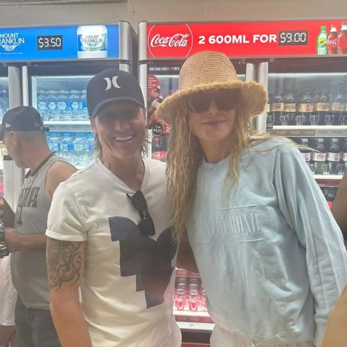 Aww, they look very happy together.