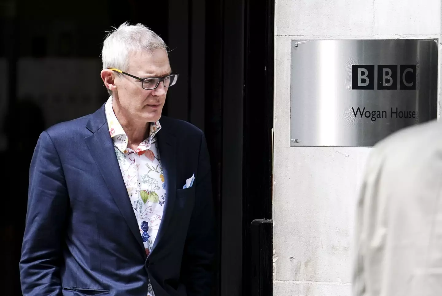 Jeremy Vine announced that a Twitter user who falsely identified him has apologised and paid money to charity.