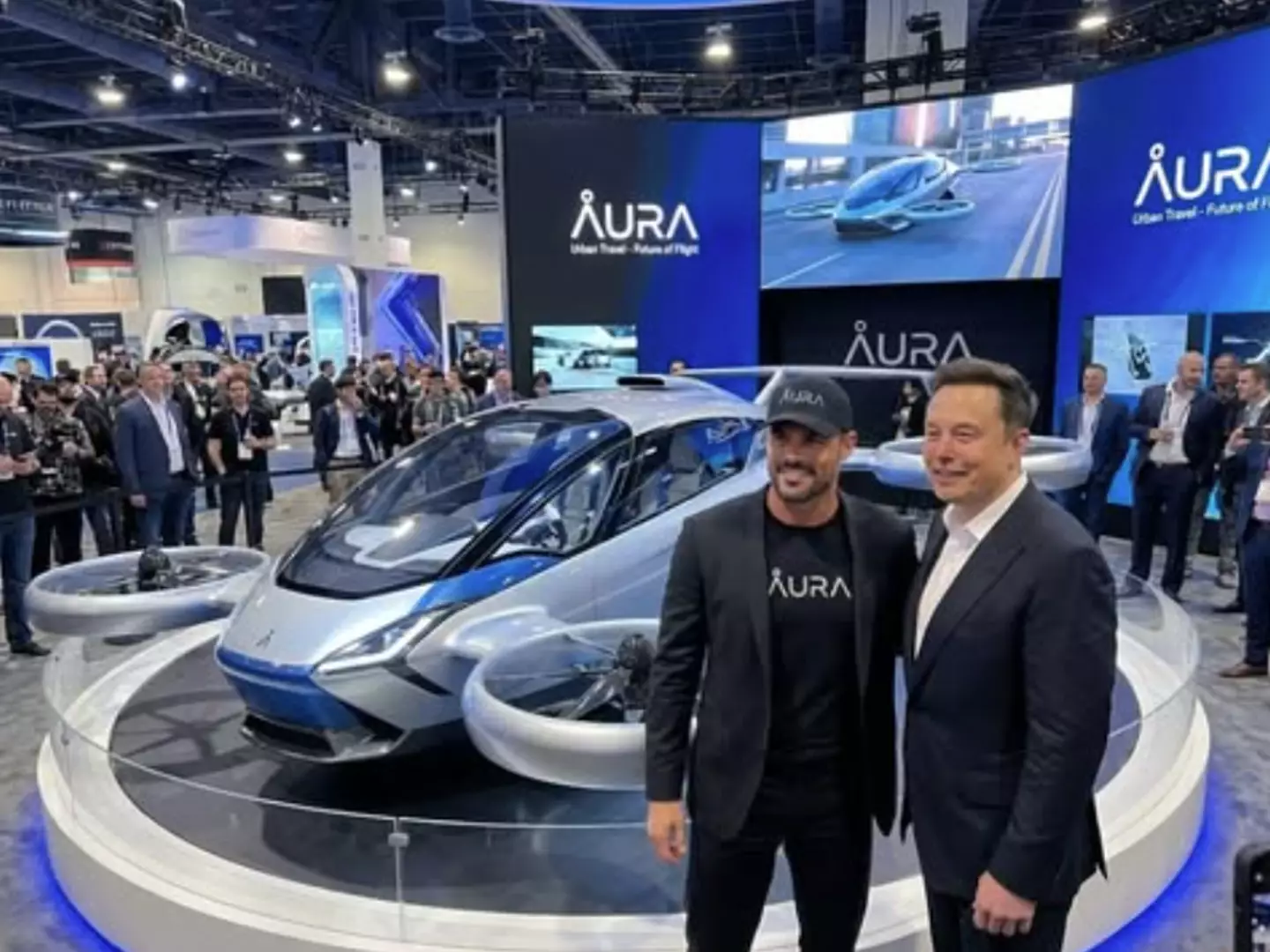 Some questioned if an image of Lee Andrews with Elon Musk was AI-generated (Instagram/@wesleeandrews)