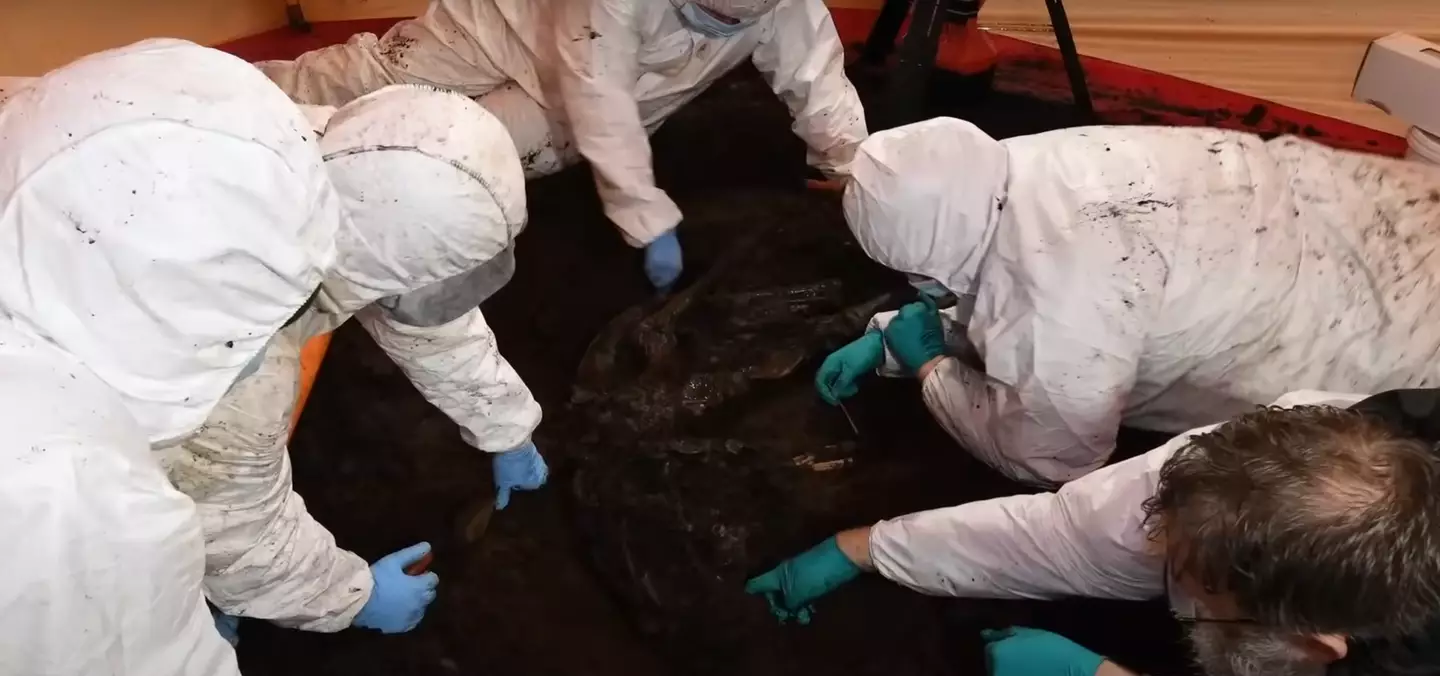 Examining the body after being found (YouTube / PSNI)