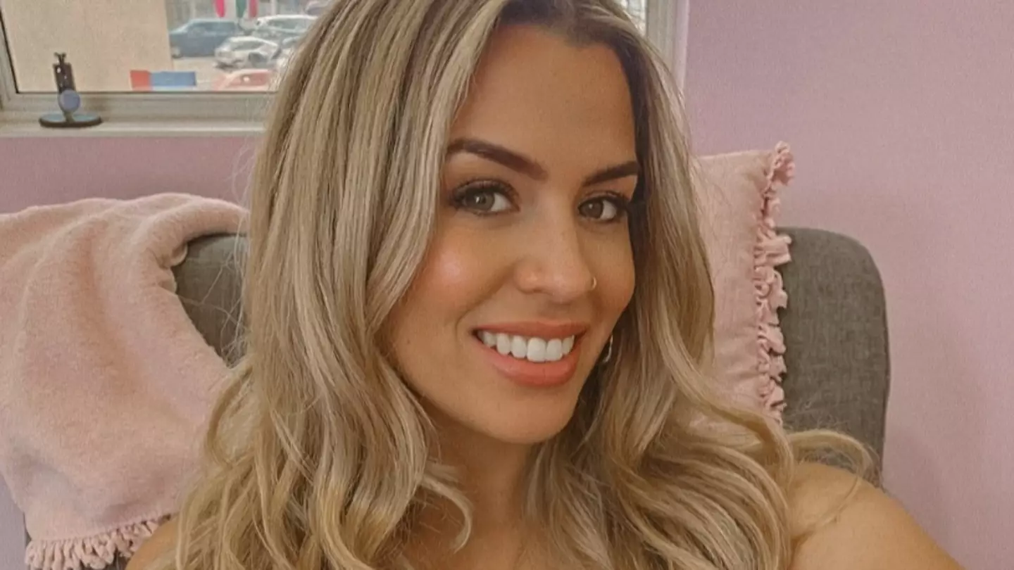 Mother with secret job as sex worker reveals horrifying way 'friend' told her children and the police