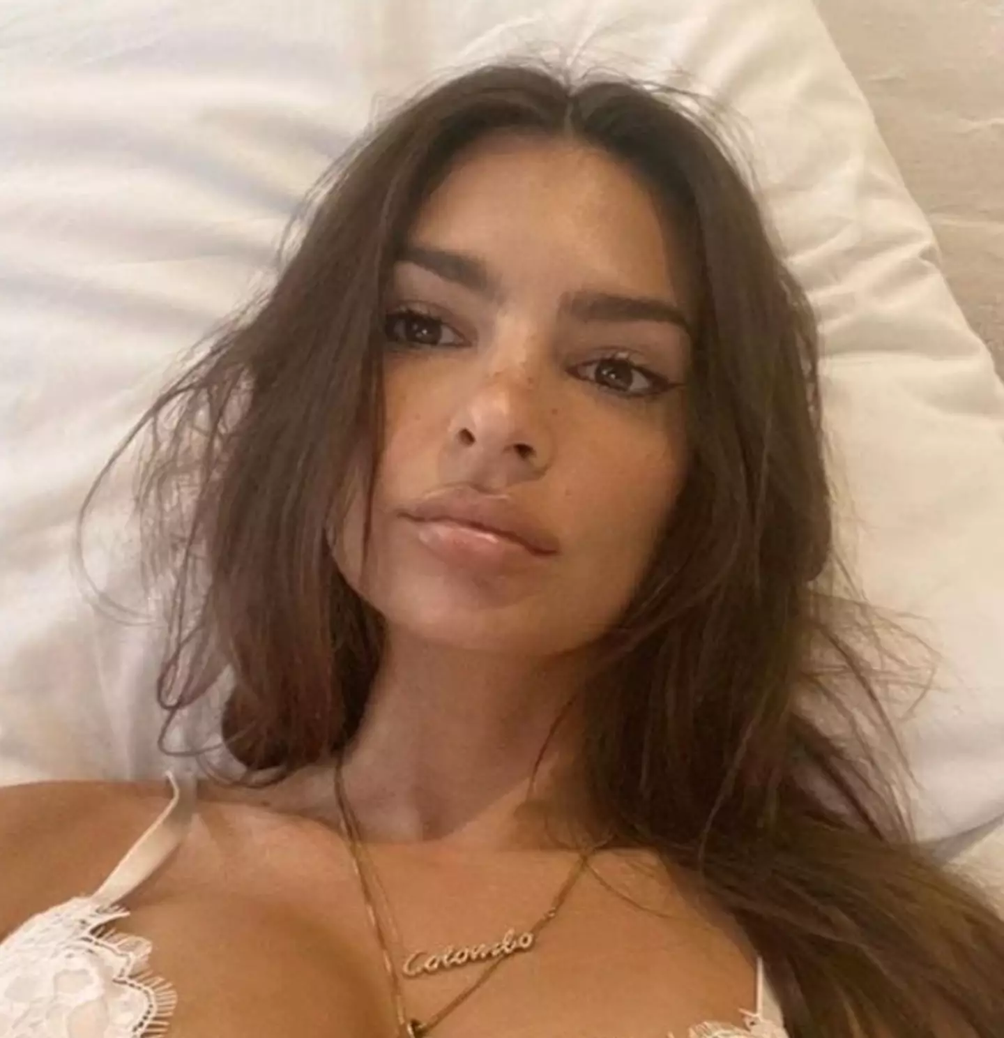 An example of a post made by Emily Ratajkowski (Instagram/@emrata)