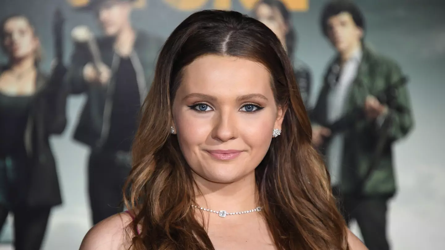 Abigail Breslin Takes Social Media Break And Slams Fan Who Called Her A ‘Pathetic Loser’ For Wearing A Mask