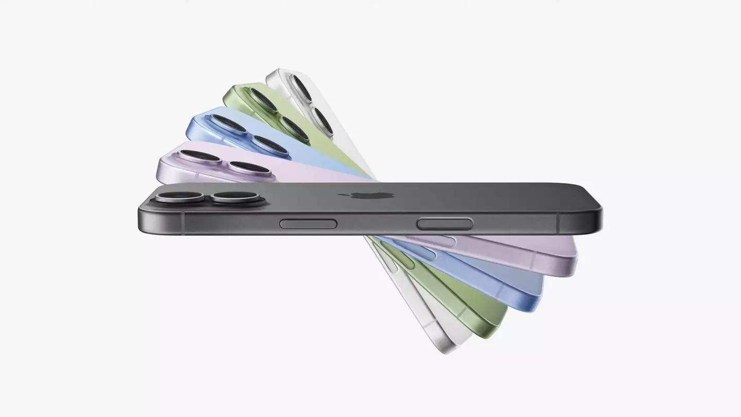 People divided after Apple announce prices of brand new iPhones including 'thinnest ever'