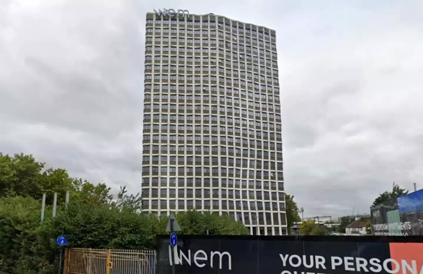 She fell to her death from the 21st floor of the London tower block in 2004 (Google Maps)