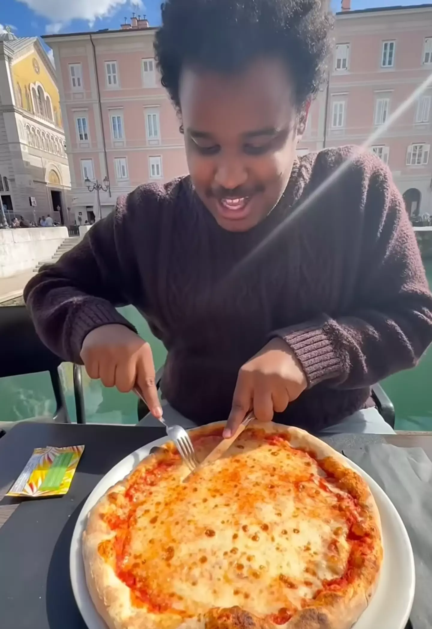 The face of a winner. (YouTube/MuscabSalad)