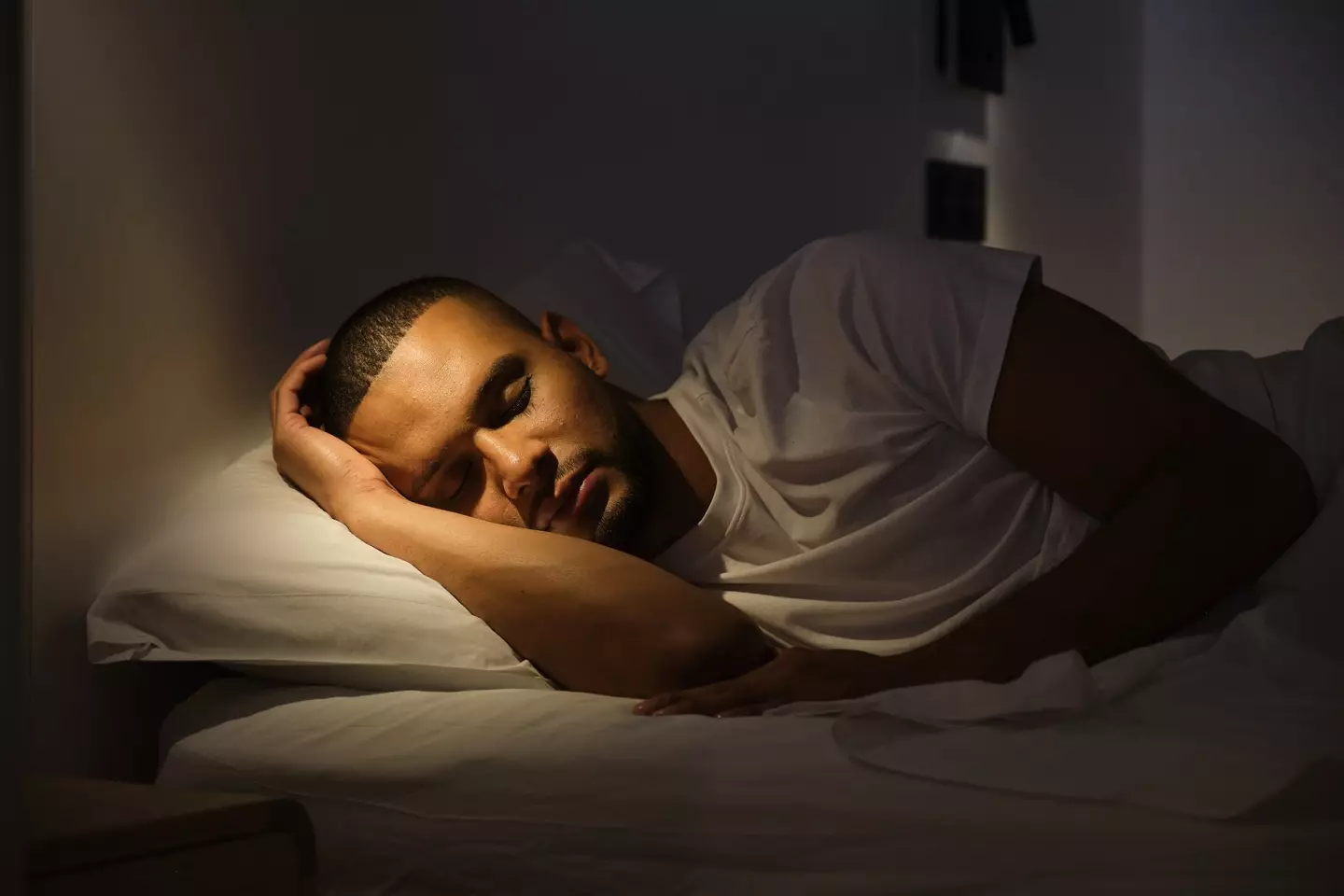 "...and into the living room, lots of fixtures and fittings, note the detailing on the mahogany furnitur...zzz" (Getty Stock Photo)