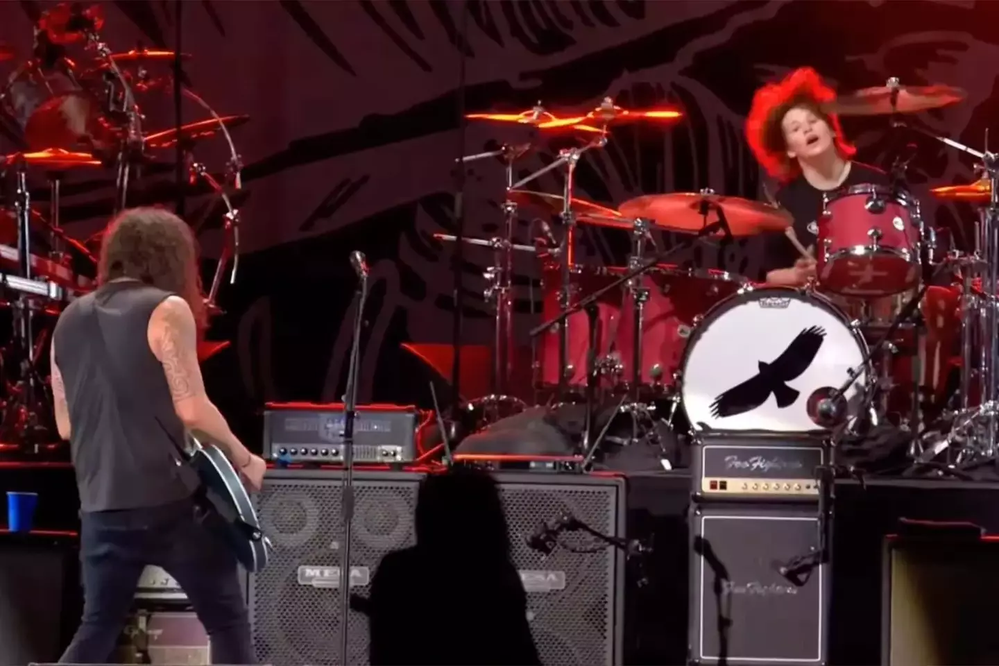 Dave Grohl and Oliver Shane Hawkins perform 'My Hero'.