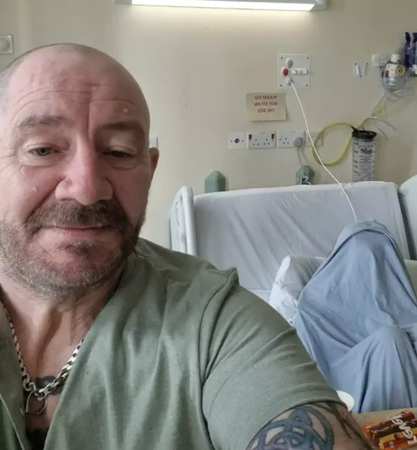 Her dad Mark stayed with her through her recovery. (Kennedy News and Media)