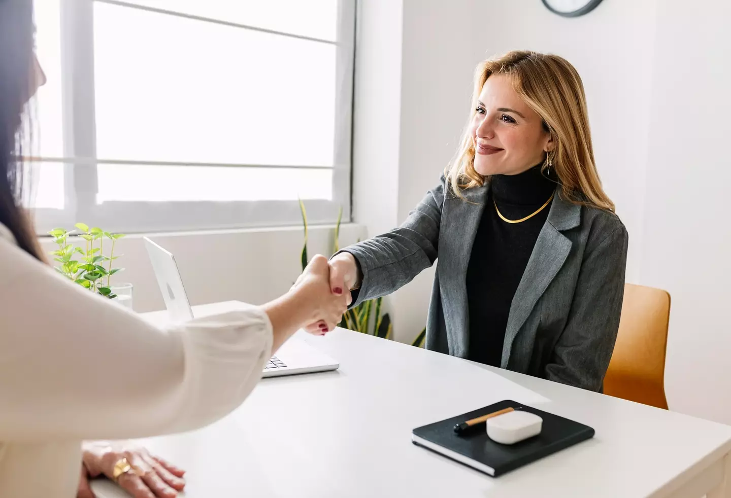 Imagine going to an interview and the CEO of Amazon pops into the room (Getty stock images)