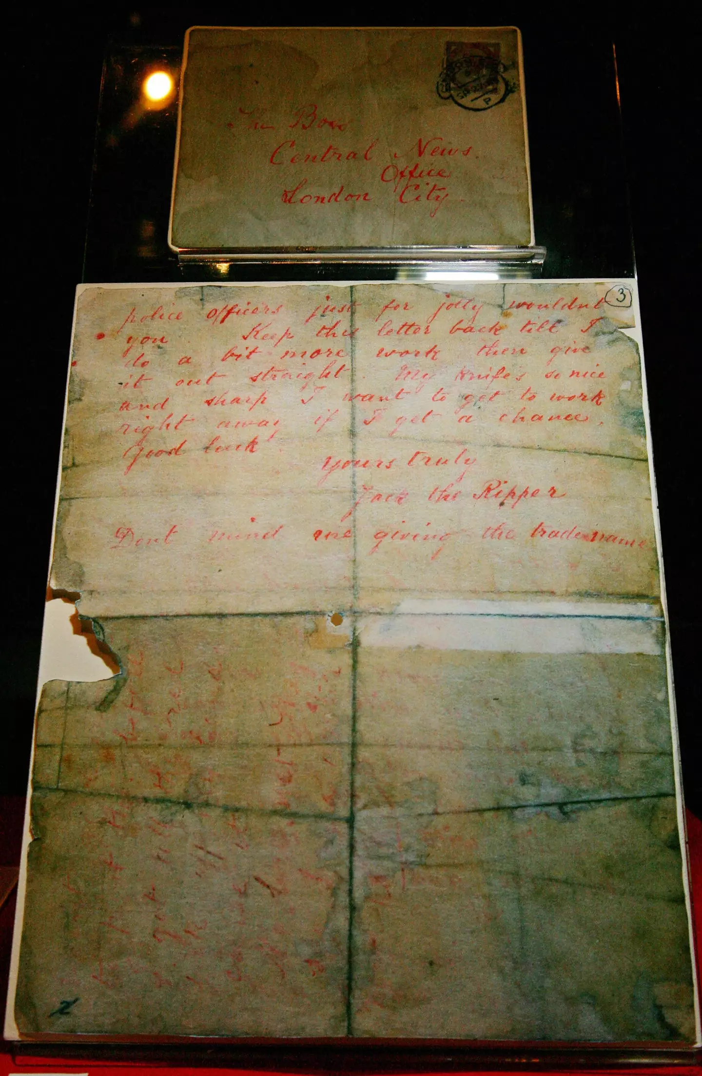 The letter supposedly from Jack the Ripper (CARL DE SOUZA/AFP via Getty Images)