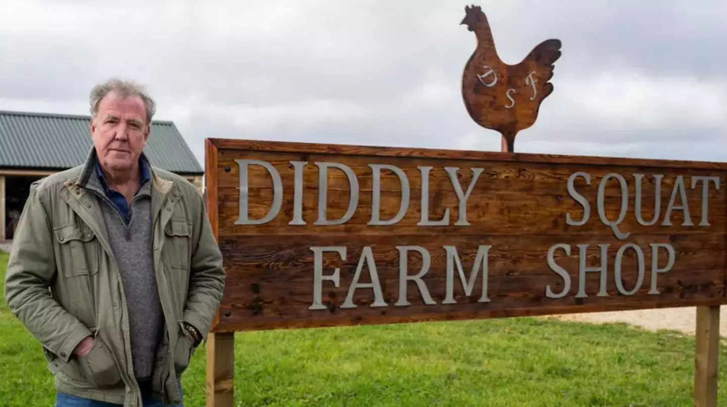 Produce from Diddly Squat and local farms is served at the pub (Prime Video)