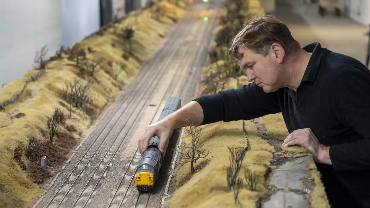 Man Spent £250,000 Building Britain's Biggest Model Railway And Hid It From Girlfriend