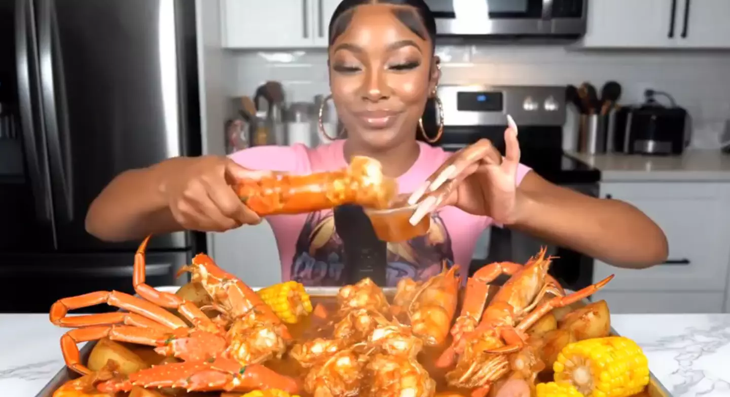 There were a few AI-type giveaways in the viral video (X)