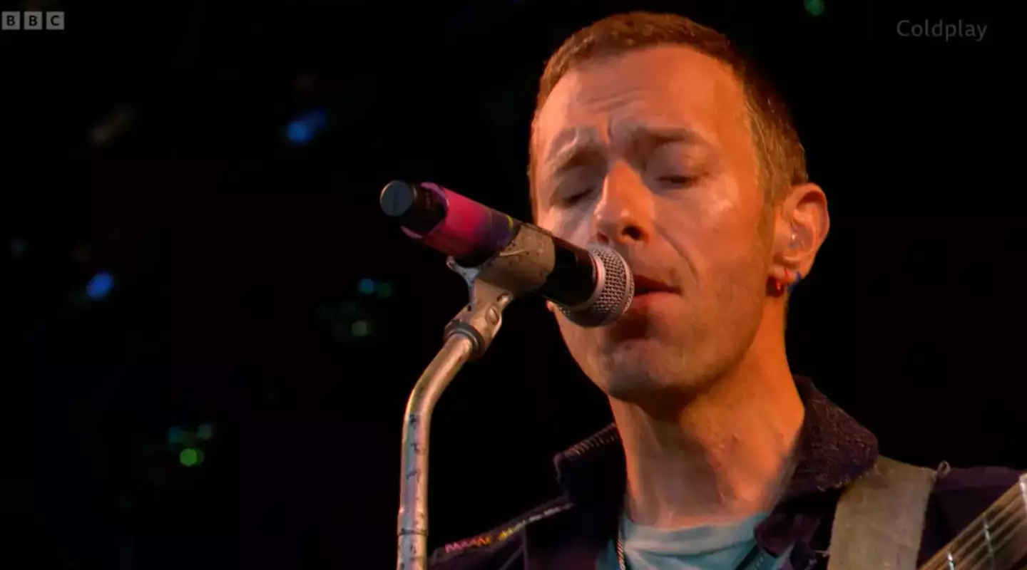 The singer is originally from Exeter, Devon but appeared to have adopted an American accent on stage. (BBC)