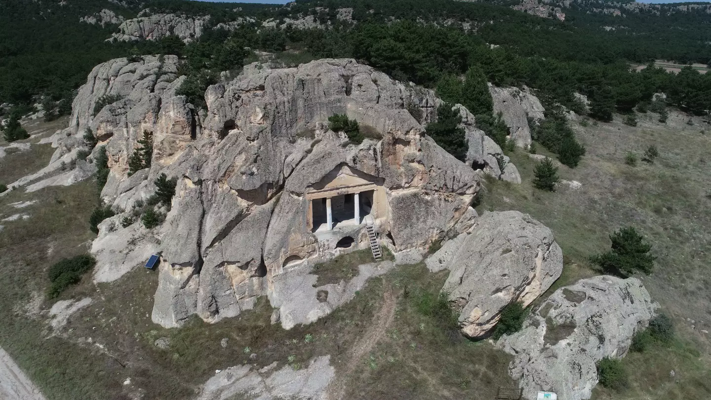 Archaeologists discover sealed burial chamber in ancient tomb dating back 2,800 years