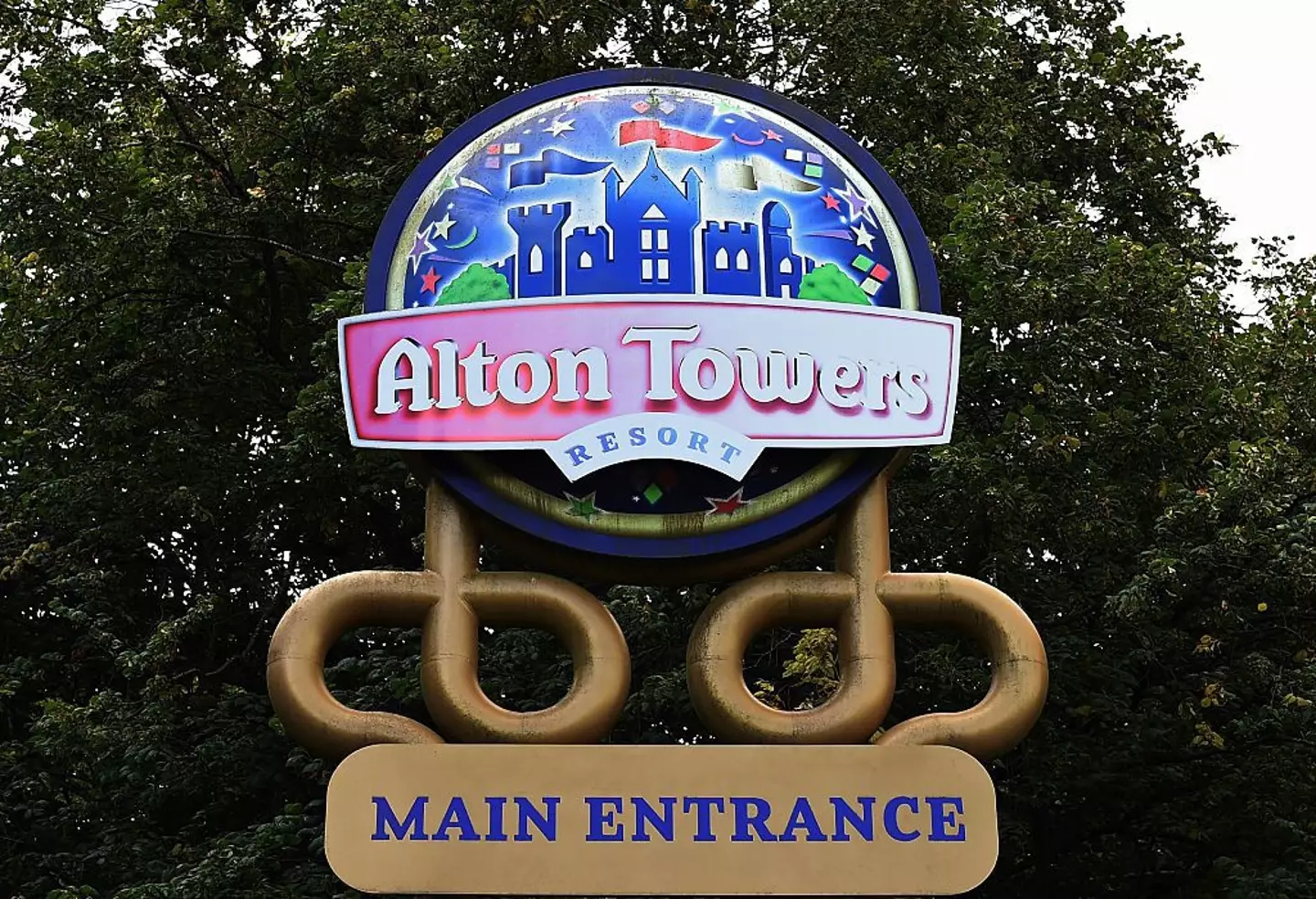 Alton Towers has closed a popular attraction after 21 years.