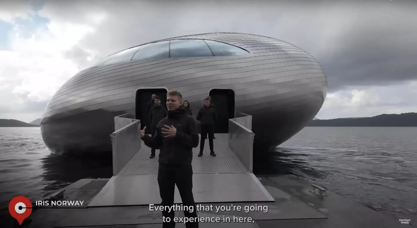 The dome restaurant is in the middle of nowhere (YouTube/Harrison Webb)